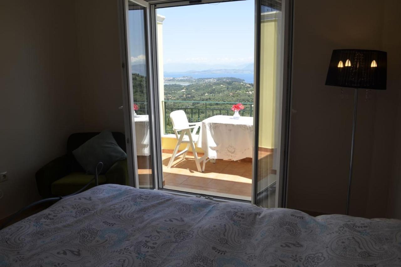 Ermina'S Gaze Appartement Agioi Deka  Buitenkant foto